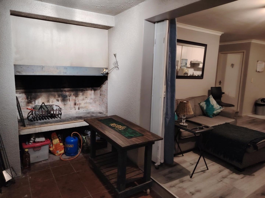 To Let 2 Bedroom Property for Rent in Goodwood Estate Western Cape